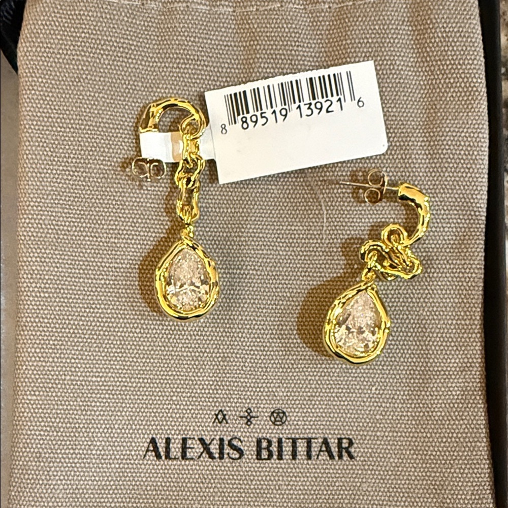 Alexis Bittar Gold and Clear Teardrop Earrings
New with tags
Never worn